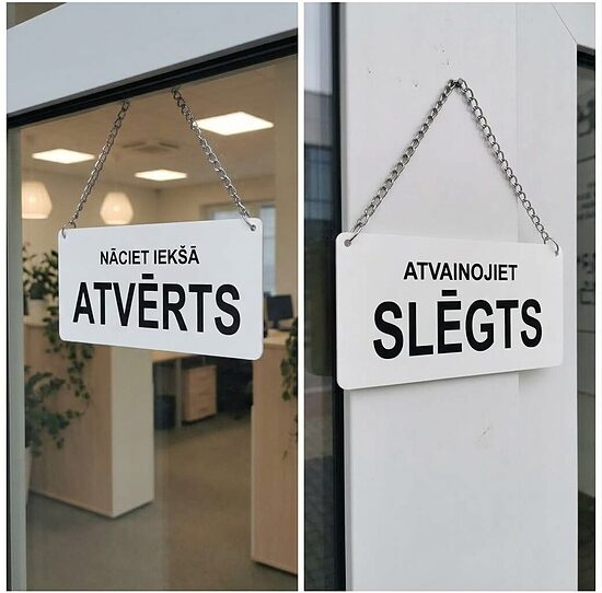 Divpusēja durvju zīme ATVĒRTS/SLĒGTS