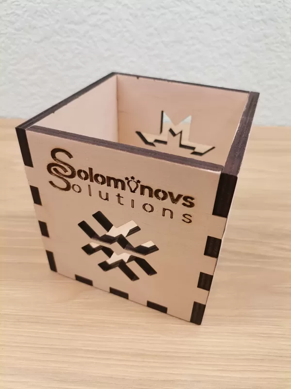 Svečturis ar uzņēmuma logo_Solomonovs solutions